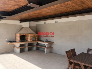 Moradia T4 para Venda em São João de Lourosa
