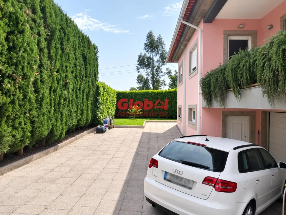 Moradia T4 para Venda em São João de Lourosa Foto 3