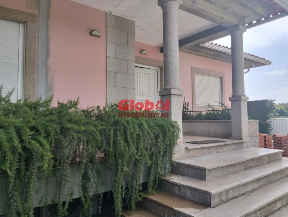 Moradia T4 para Venda em São João de Lourosa Foto 2