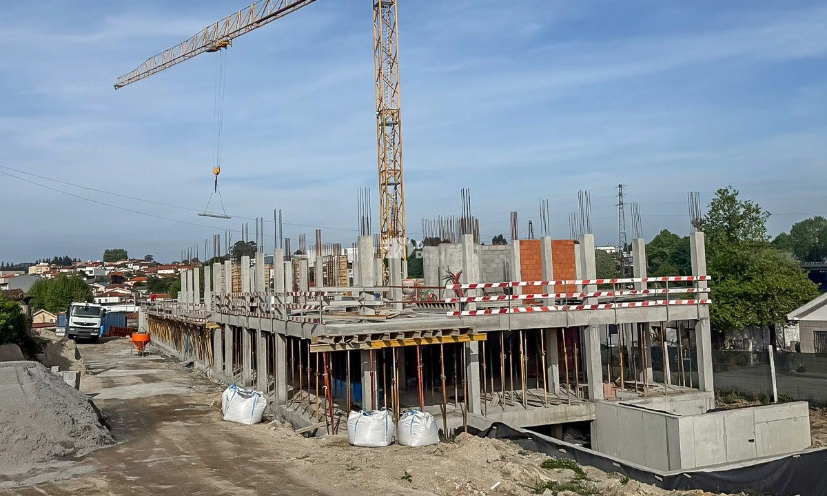 Apartamento T1 para Venda em Castelões Foto 3