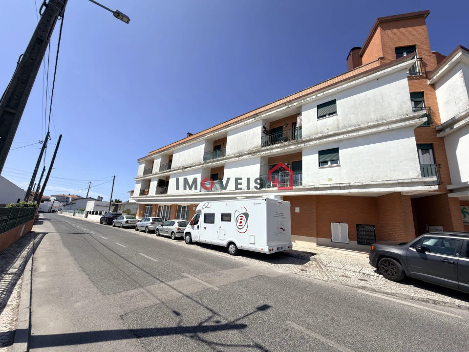 Apartamento para Venda em Marinha Grande Foto 1