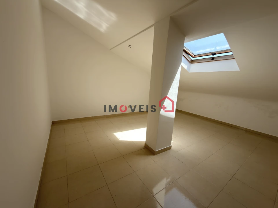 Apartamento para Venda em Marinha Grande Foto 2