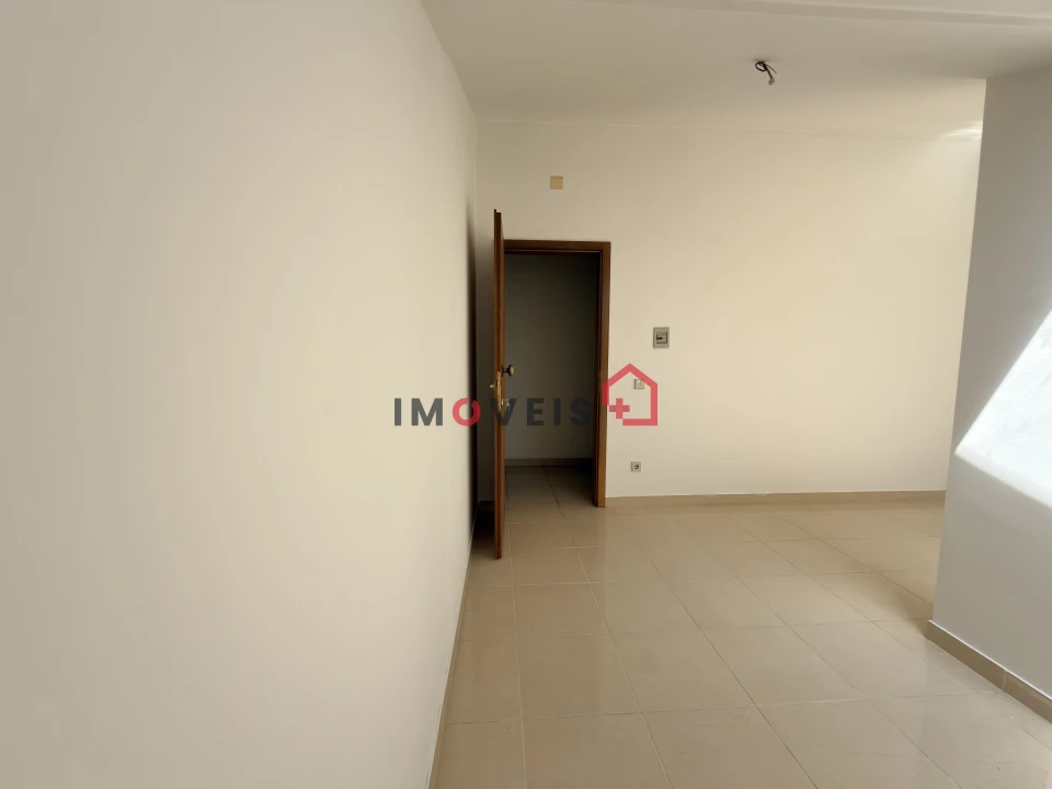 Apartamento para Venda em Marinha Grande Foto 4