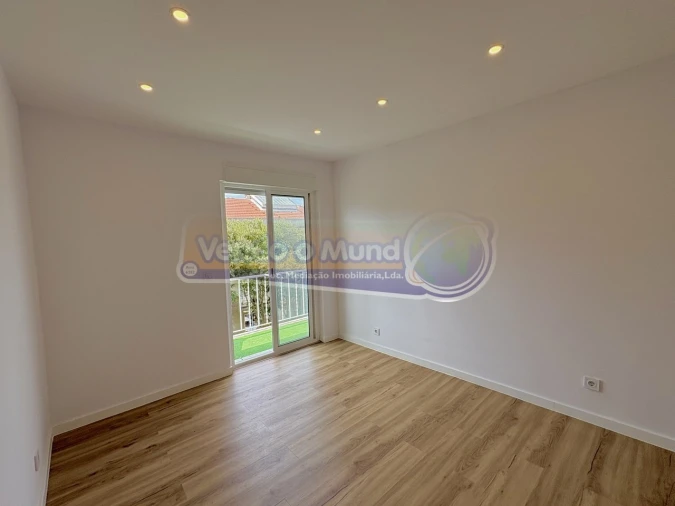 Apartamento T2 para Venda em Águas Livres Foto 9