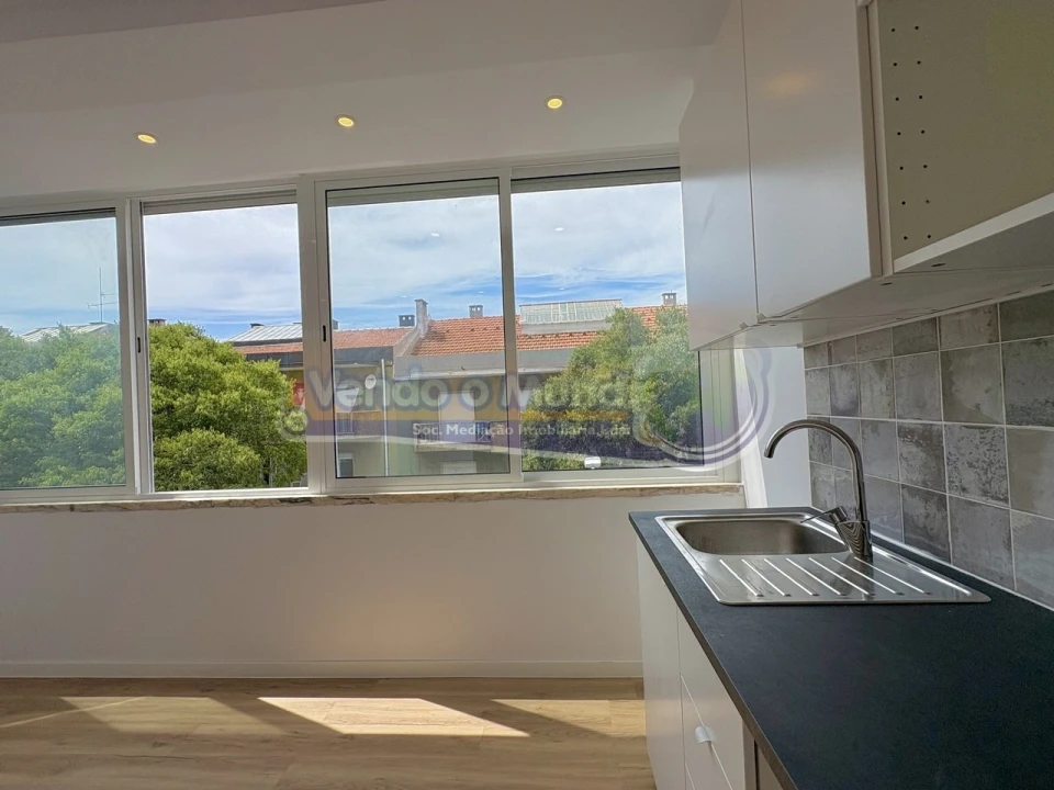 Apartamento T2 para Venda em Águas Livres Foto 6