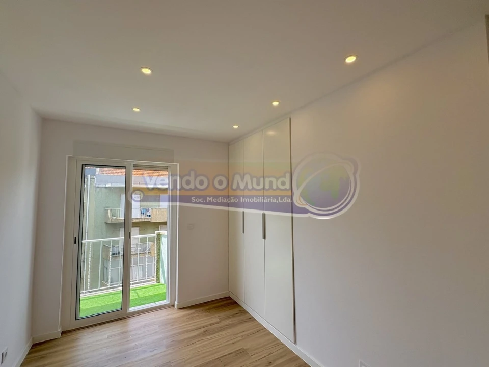 Apartamento T2 para Venda em Águas Livres Foto 14