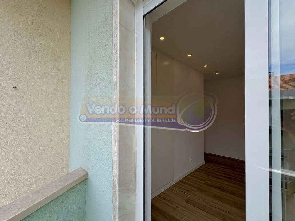 Apartamento T2 para Venda em Águas Livres Foto 18