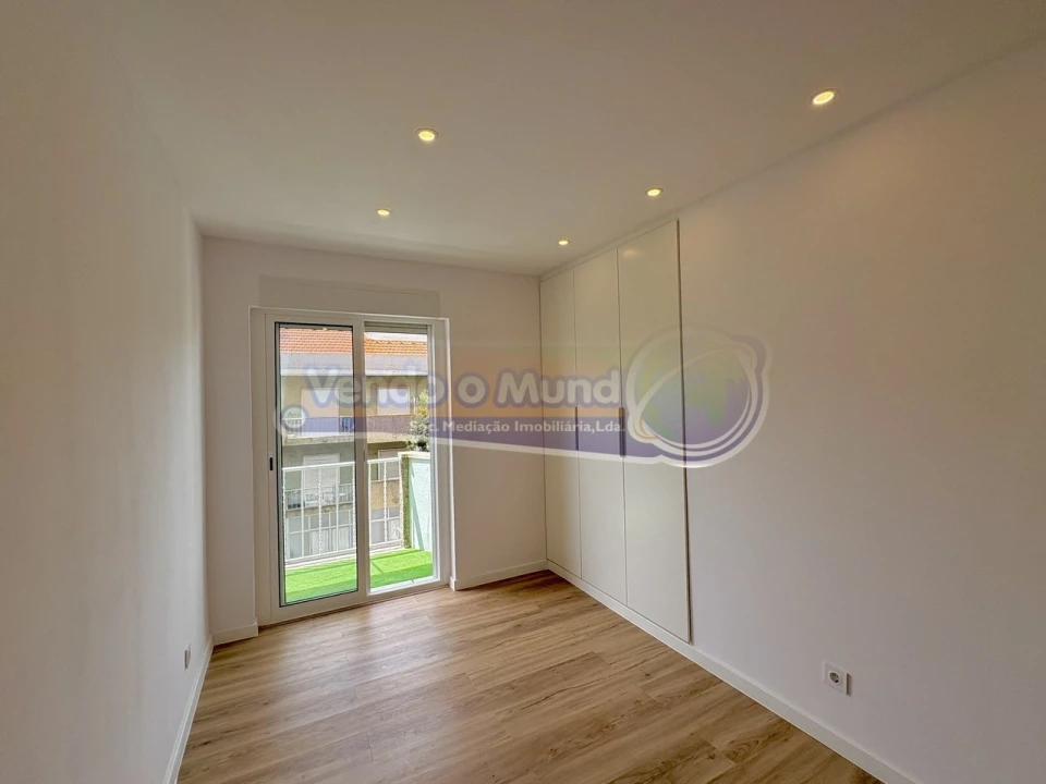 Apartamento T2 para Venda em Águas Livres Foto 11