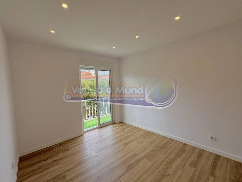 Apartamento T2 para Venda em Águas Livres Foto 9