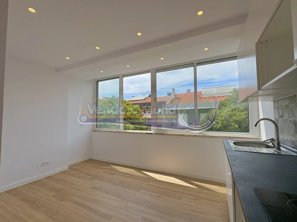 Apartamento T2 para Venda em Águas Livres Foto 5