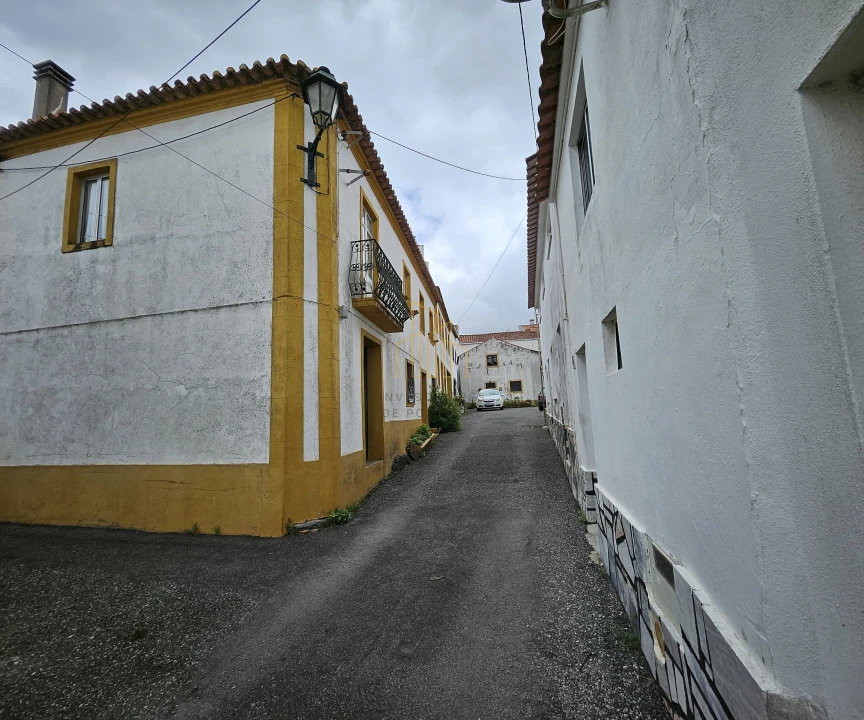Moradia T9 para Venda em Marvila, Ribeira Santarém, São Salvador, São Nicolau Foto 3