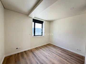 Apartamento T4 para Venda em Ramada e Caneças