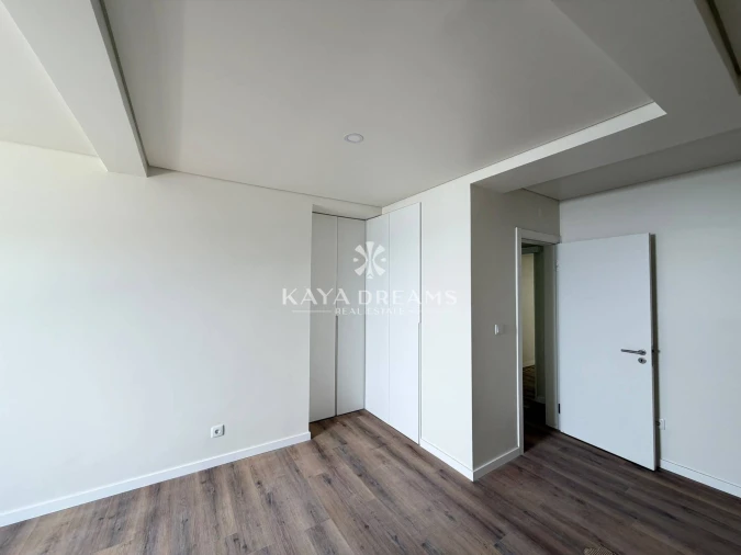 Apartamento T4 para Venda em Ramada e Caneças Foto 10