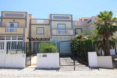 Moradia T3 para Venda em Moncarapacho e Fuseta