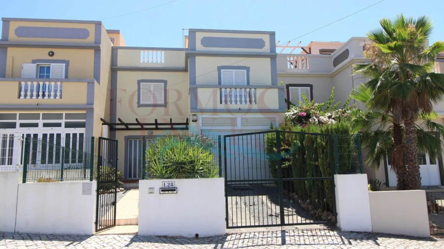 Moradia T3 para Venda em Moncarapacho e Fuseta