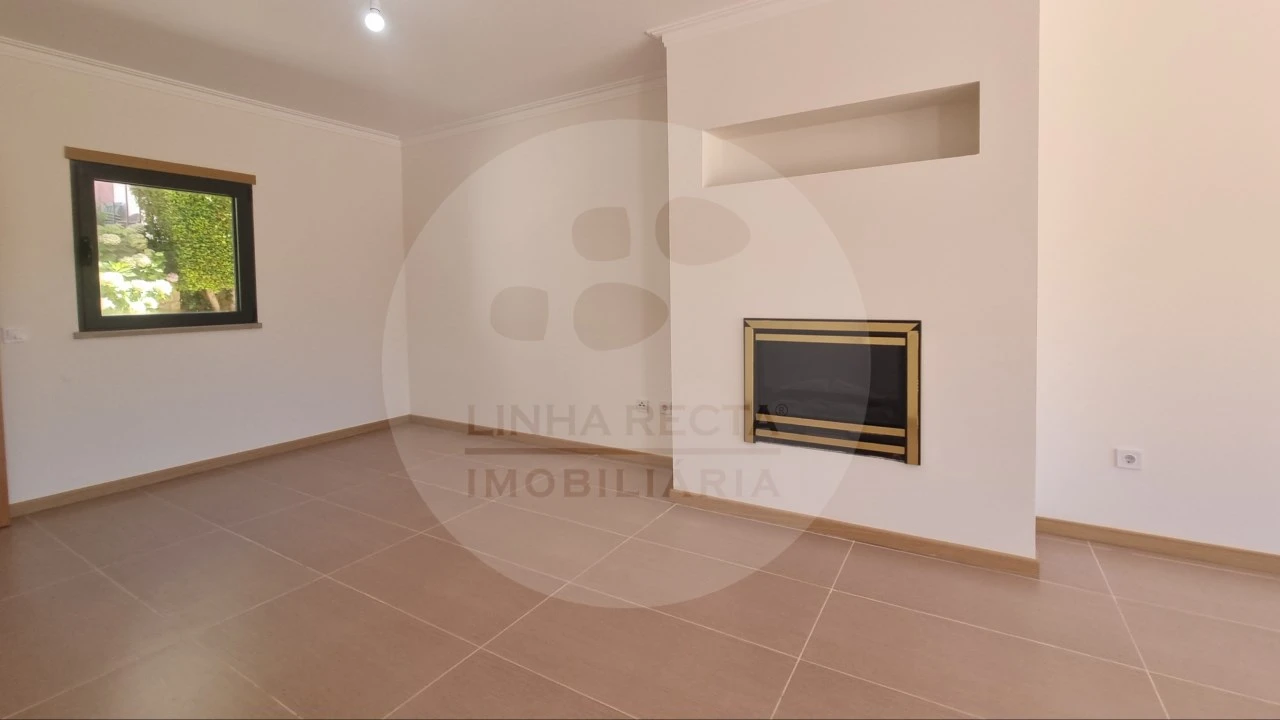 Moradia T3 para Venda em Guia Foto 16