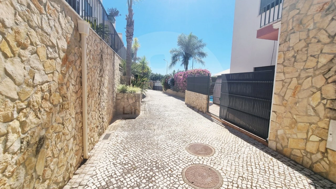 Moradia T3 para Venda em Guia Foto 5