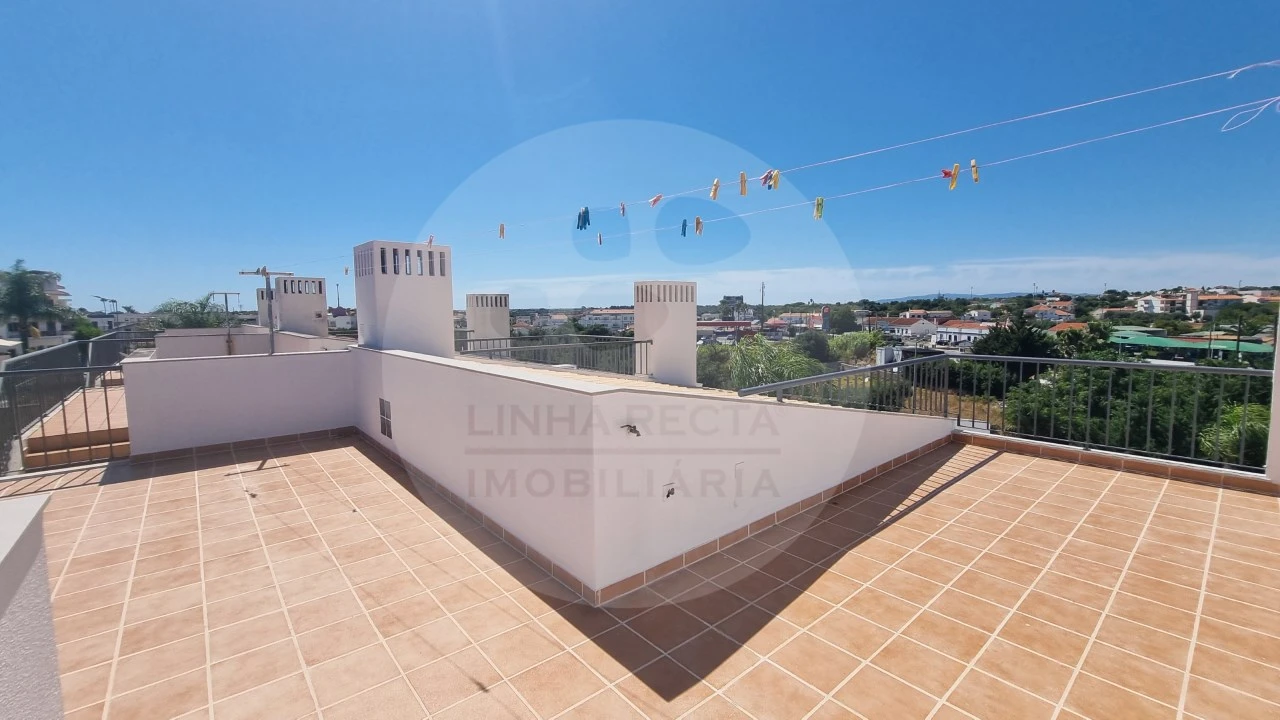 Moradia T3 para Venda em Guia Foto 25