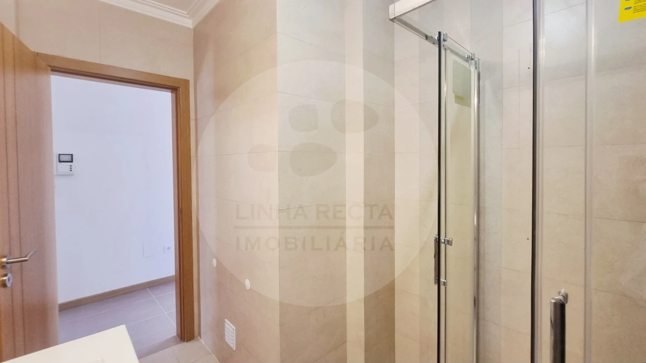 Moradia T3 para Venda em Guia Foto 30
