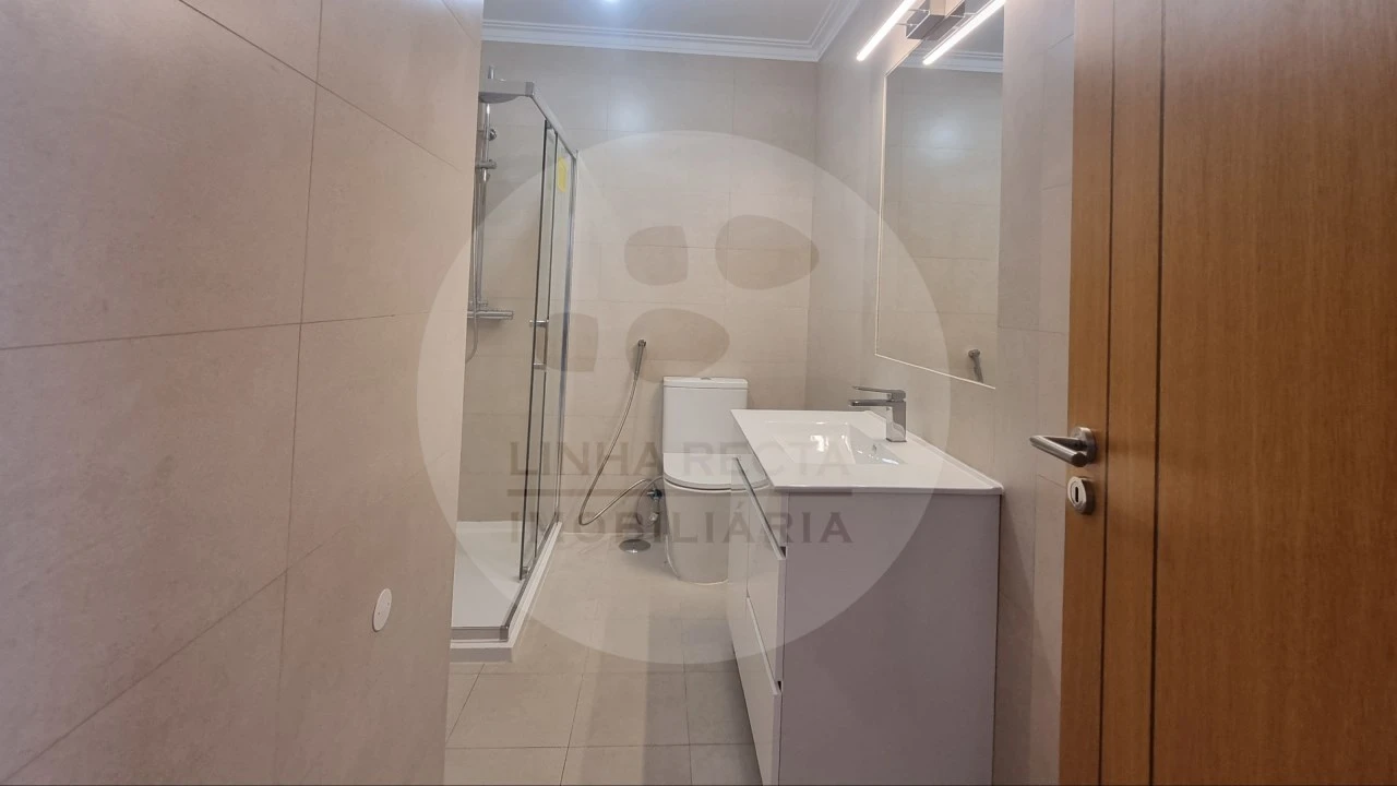 Moradia T3 para Venda em Guia Foto 33