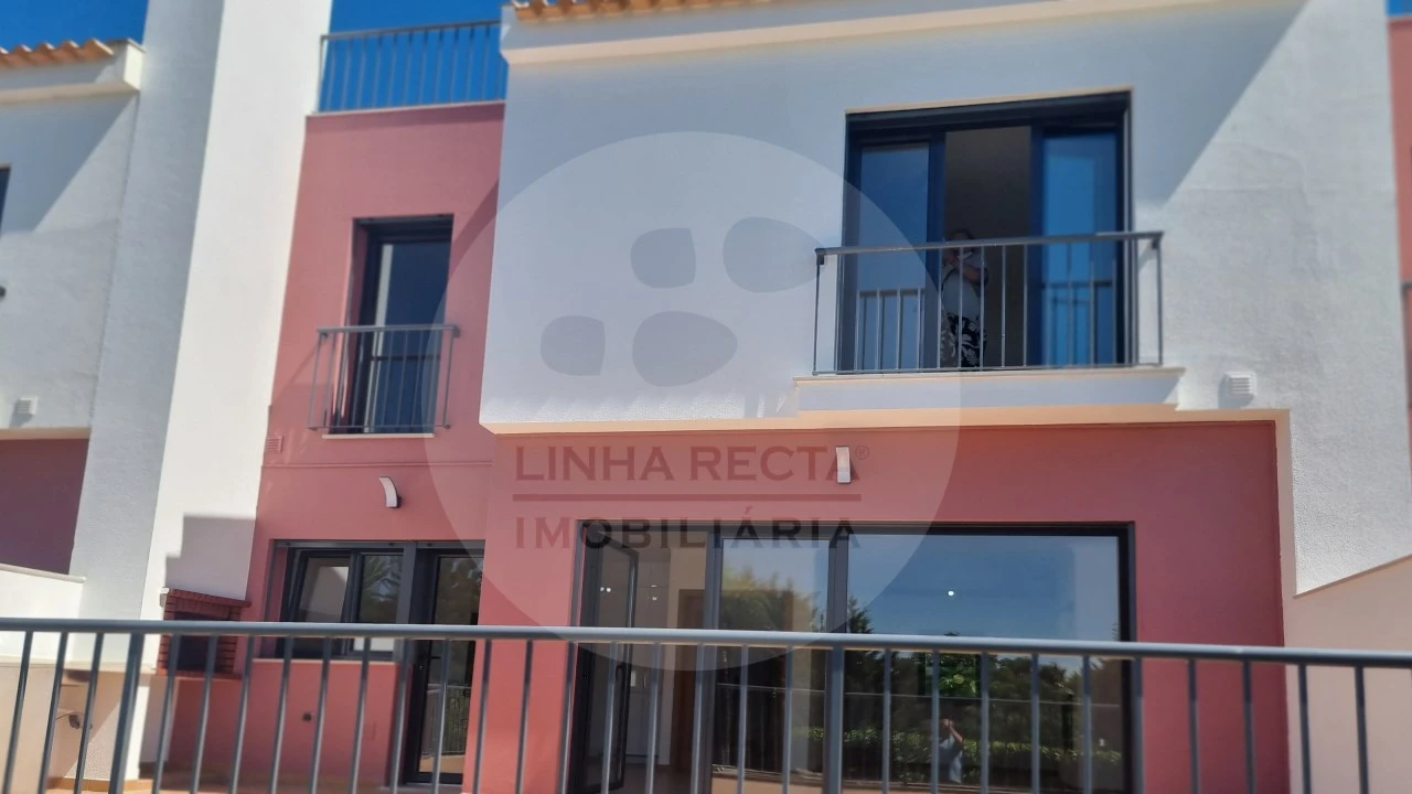Moradia T3 para Venda em Guia Foto 40