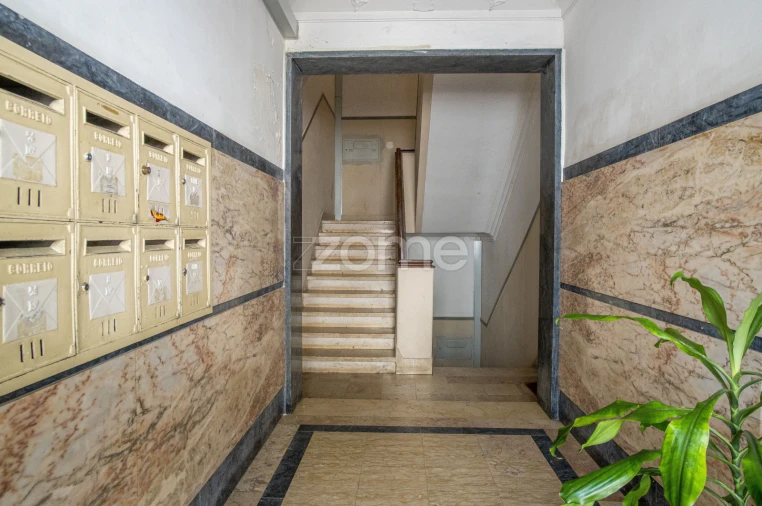 Apartamento T2 para Venda em Algés, Linda-A-Velha e Cruz Quebrada-Dafundo Foto 4