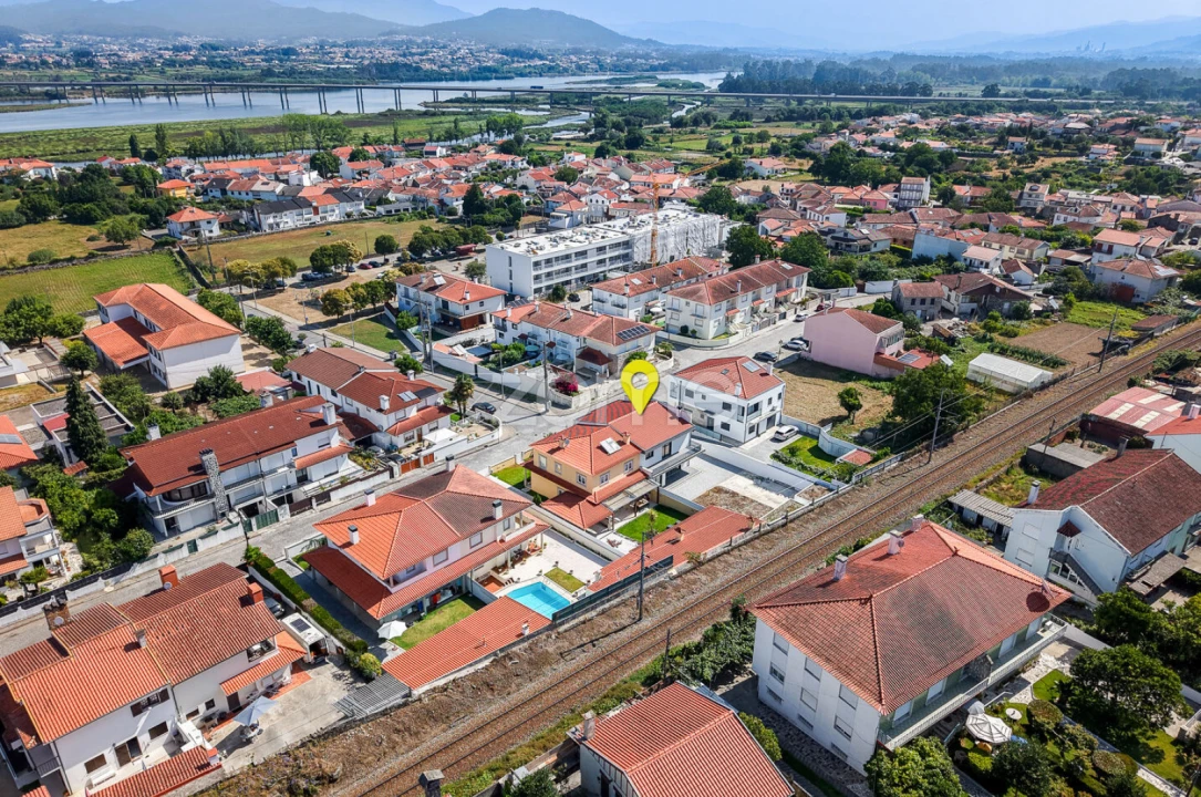Moradia T5 para Venda em Darque Foto 38