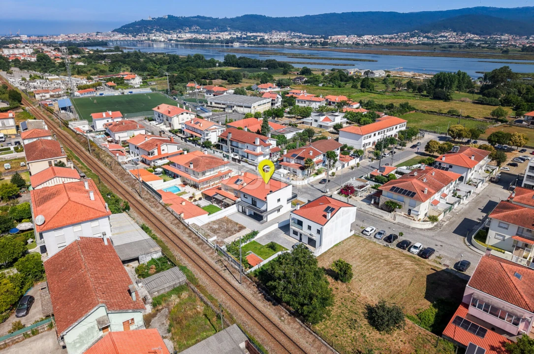 Moradia T5 para Venda em Darque Foto 40