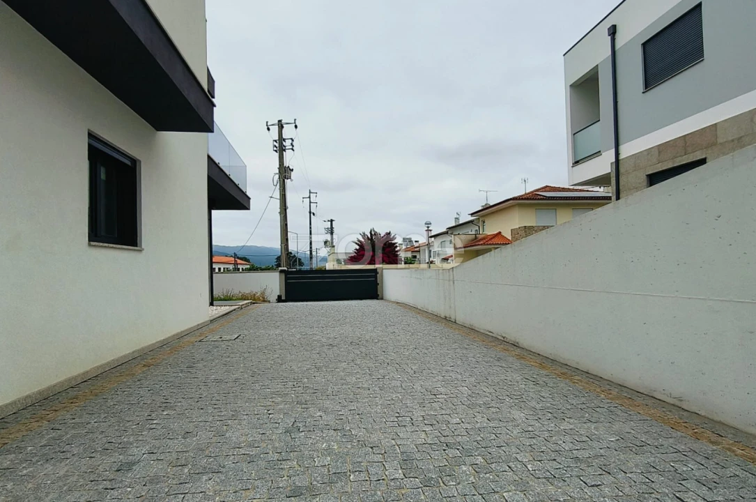 Moradia T5 para Venda em Darque Foto 31