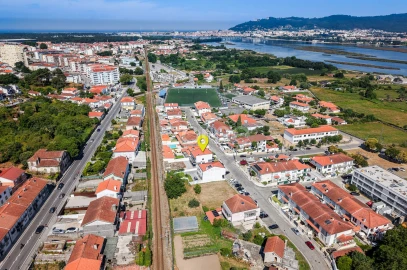 Moradia T5 para Venda em Darque