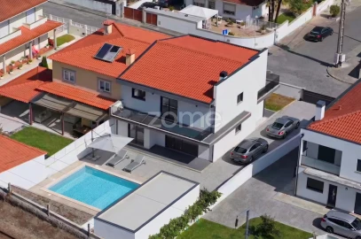 Moradia T5 para Venda em Darque