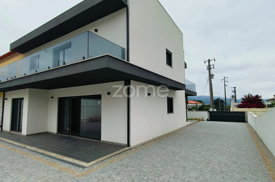 Moradia T5 para Venda em Darque Foto 30