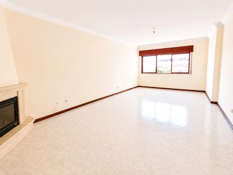 Apartamento T2 para Venda em Algueirão-Mem Martins Foto 2