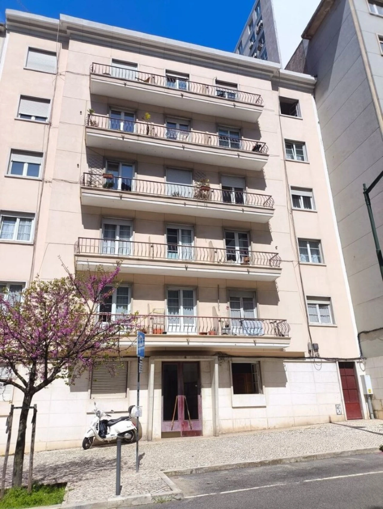 Apartamento T4 para Venda em Campolide Foto 1