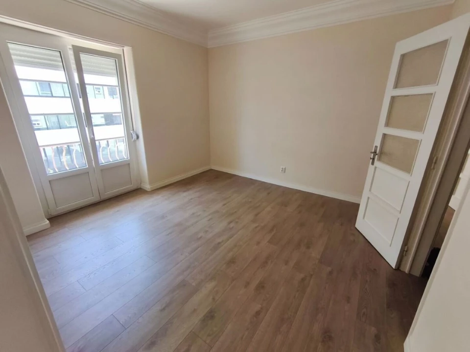 Apartamento T4 para Venda em Campolide Foto 5