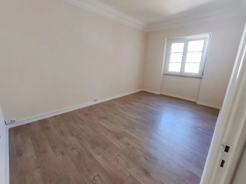 Apartamento T4 para Venda em Campolide Foto 7