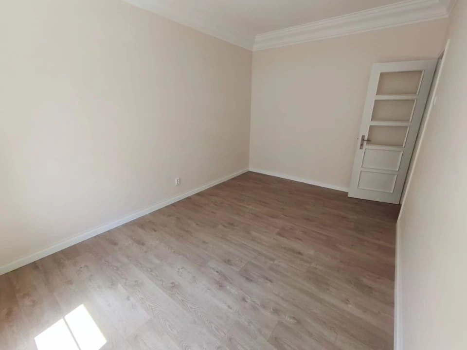 Apartamento T4 para Venda em Campolide Foto 8
