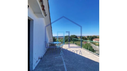 Moradia T4 para Venda em Cimo de Vila da Castanheira