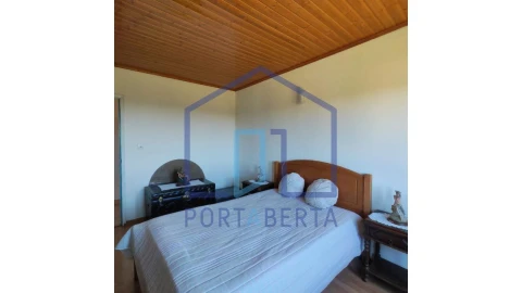 Moradia T4 para Venda em Cimo de Vila da Castanheira