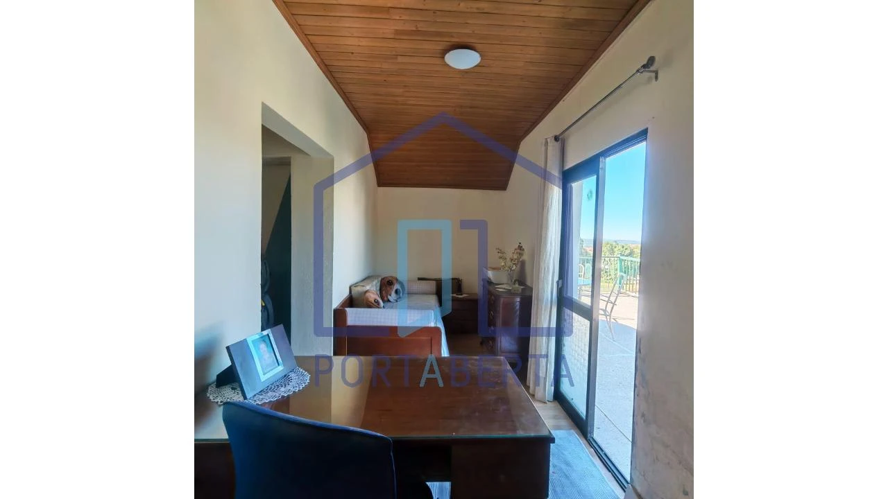 Moradia T4 para Venda em Cimo de Vila da Castanheira Foto 16