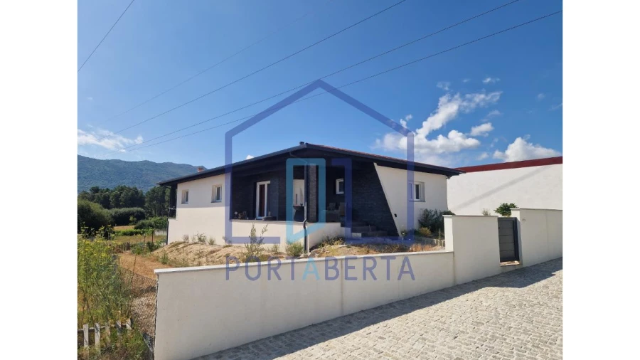 Moradia T3 para Venda em São Pedro de Agostem