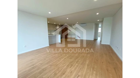 Apartamento T3 para Arrendamento em Santa Marinha e São Pedro da Afurada