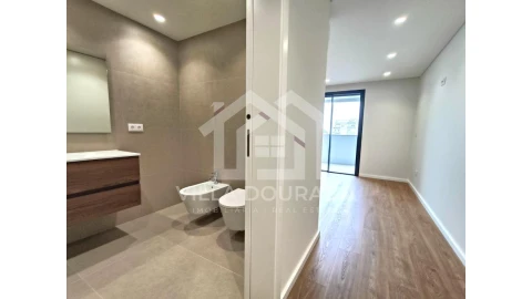 Apartamento T3 para Arrendamento em Santa Marinha e São Pedro da Afurada