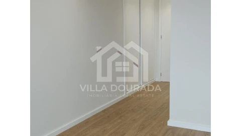 Apartamento T3 para Arrendamento em Santa Marinha e São Pedro da Afurada