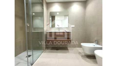 Apartamento T3 para Arrendamento em Santa Marinha e São Pedro da Afurada
