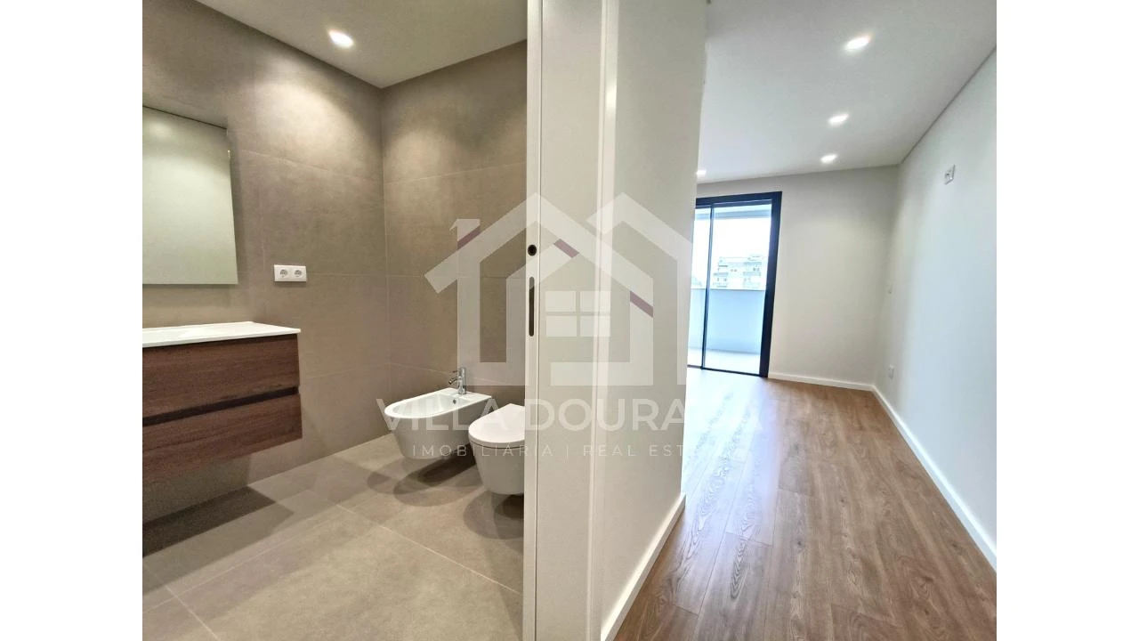 Apartamento T3 para Arrendamento em Santa Marinha e São Pedro da Afurada Foto 8