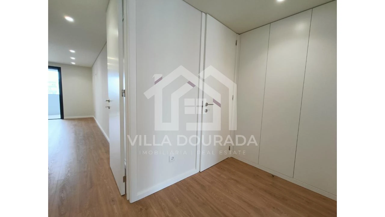 Apartamento T3 para Arrendamento em Santa Marinha e São Pedro da Afurada Foto 18