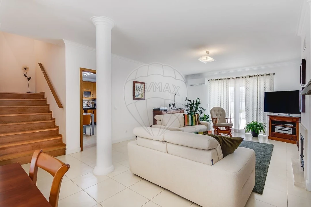 Moradia T5 para Venda em Santo Antonio da Charneca Foto 5