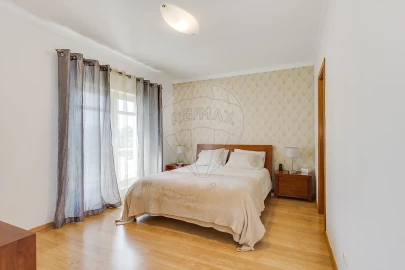 Moradia T5 para Venda em Santo Antonio da Charneca