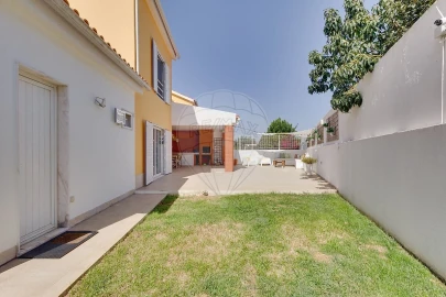 Moradia T5 para Venda em Santo Antonio da Charneca